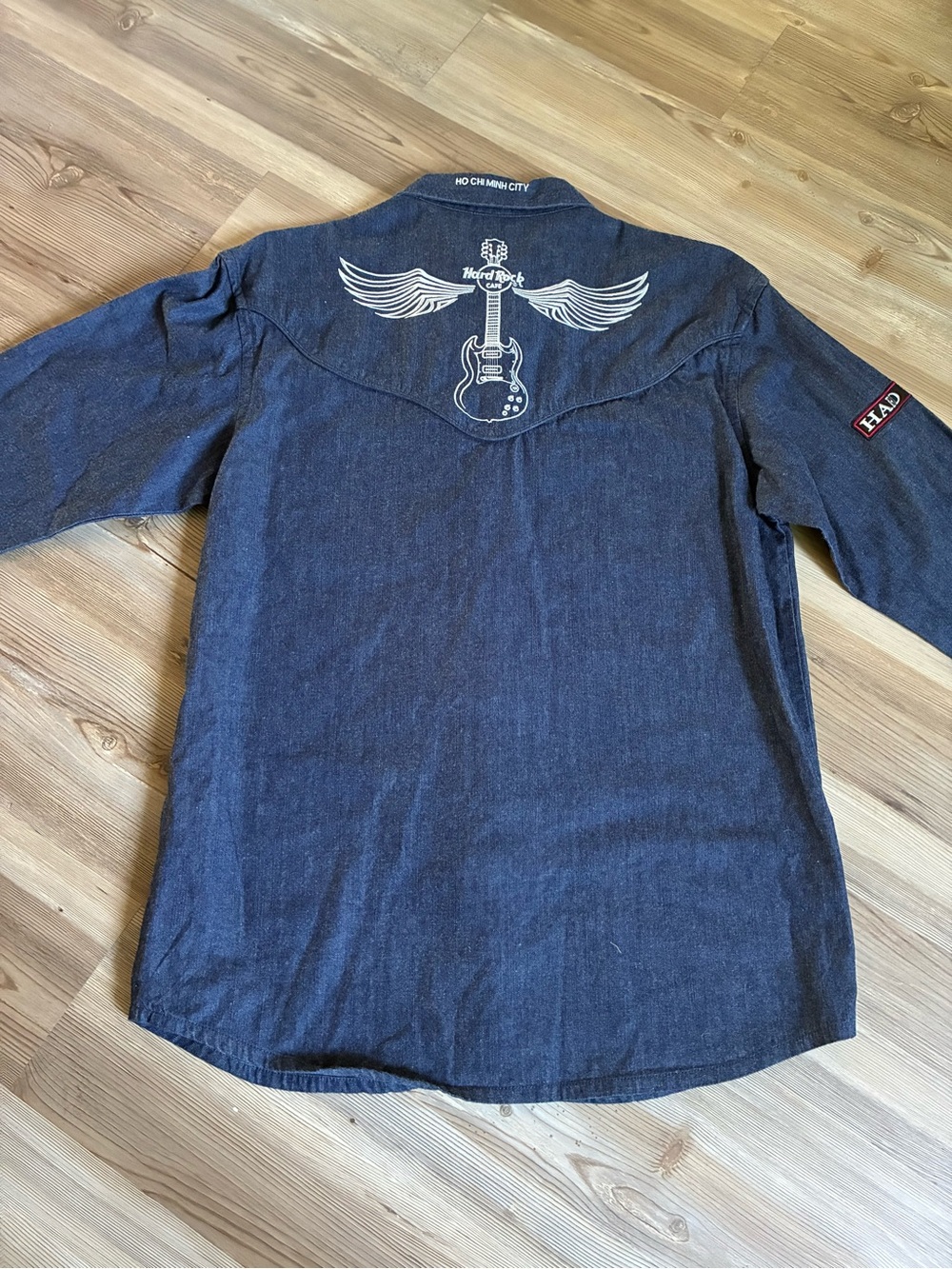 Hard Rock Café Denim Snap-Up Shirt Ho Chi Minh City Guitar Graphic Men’s L - Picture 2 of 14